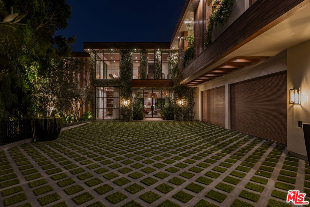 Photo of 1465 Donhill Drive, Beverly Hills, CA 90210 (MLS # 26876821)