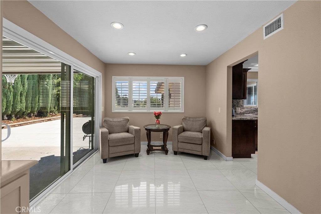 1243 S Stephora
