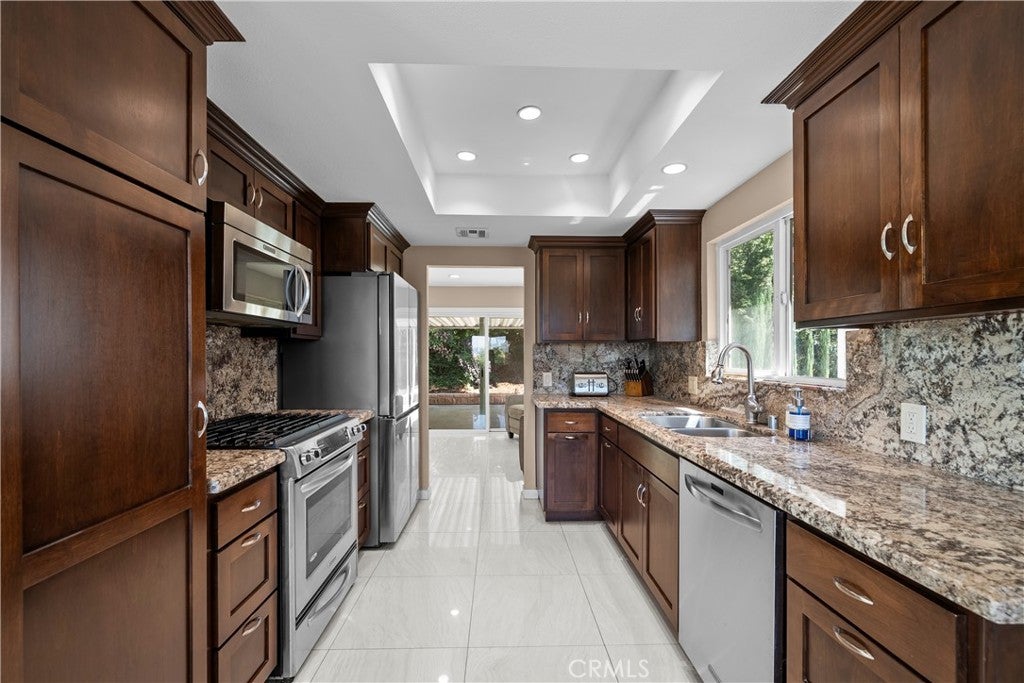 1243 S Stephora