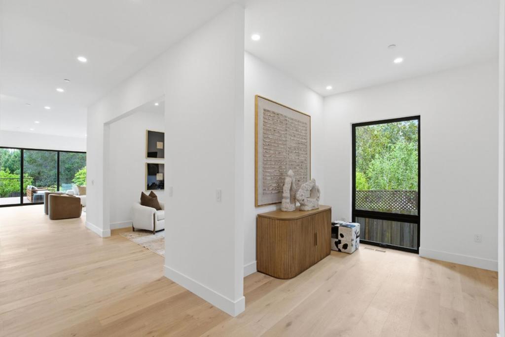 275 Hubbard Avenue