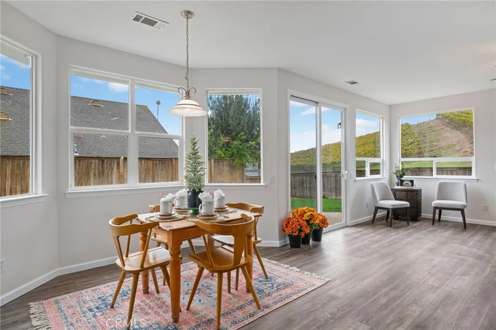 Los Alamos, California 93440, United States, 4 Bedrooms Bedrooms, ,3 BathroomsBathrooms,Residential,Active,249643