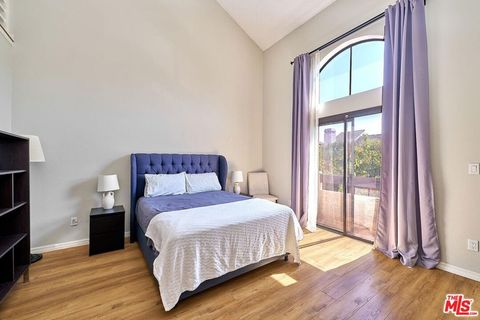 Photo of 10929 Morrison Street #4, North Hollywood, CA 91601 (MLS # 25597149) Photo of 10929 Morrison Street #4, North Hollywood, CA 91601 (MLS # 25597149)