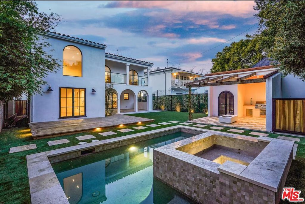 Photo of 180 S Vista Street, Los Angeles, CA 90036 (MLS # 26640721)