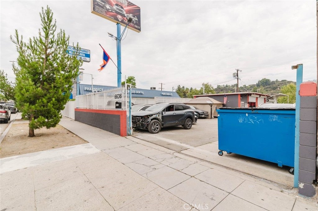 6636 Foothill Boulevard