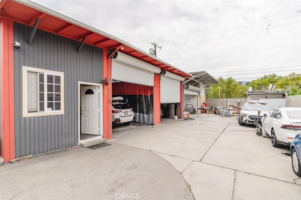 6636 Foothill Boulevard