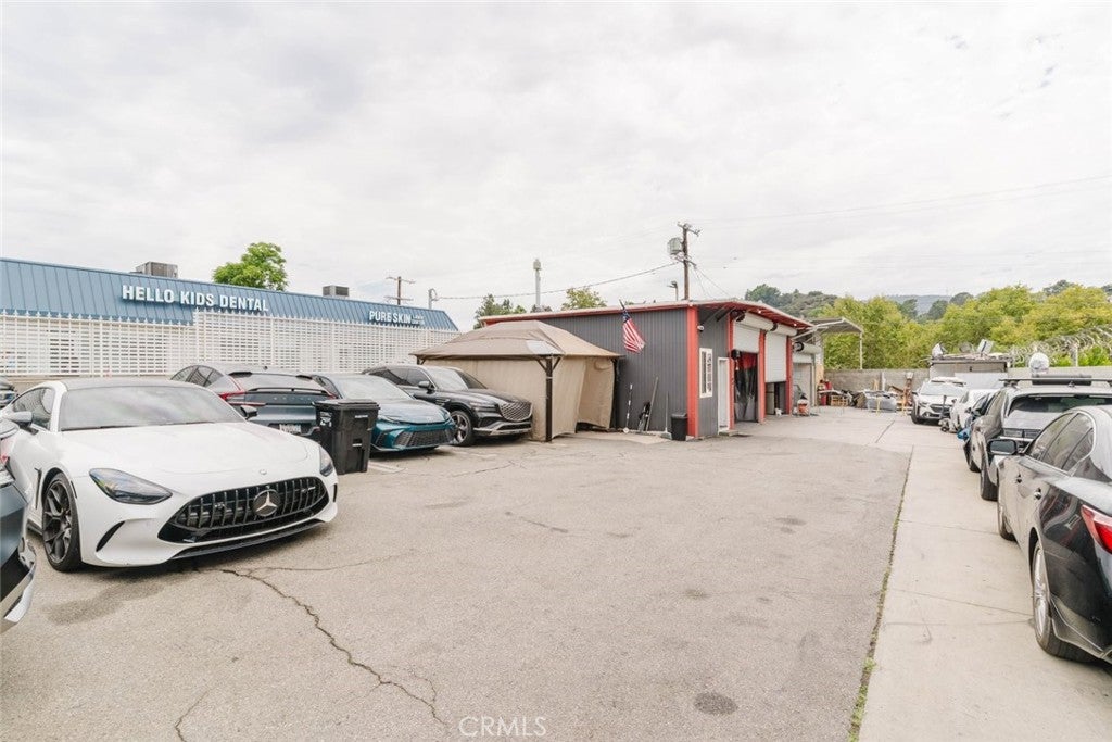 6636 Foothill Boulevard