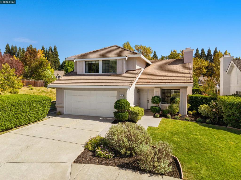 40 Saint Tropez Ct