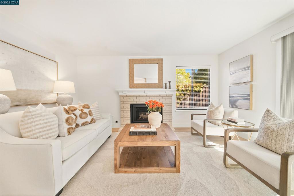 40 Saint Tropez Ct