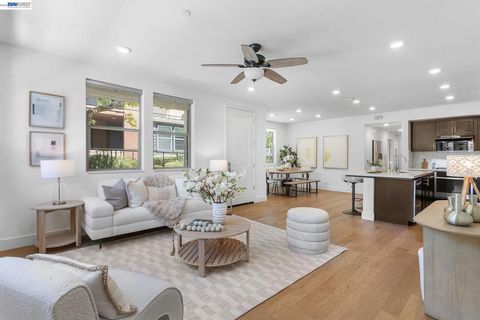 Photo of 5810 Midnight Pl #D, Dublin, CA 94568 (MLS # 41142129)