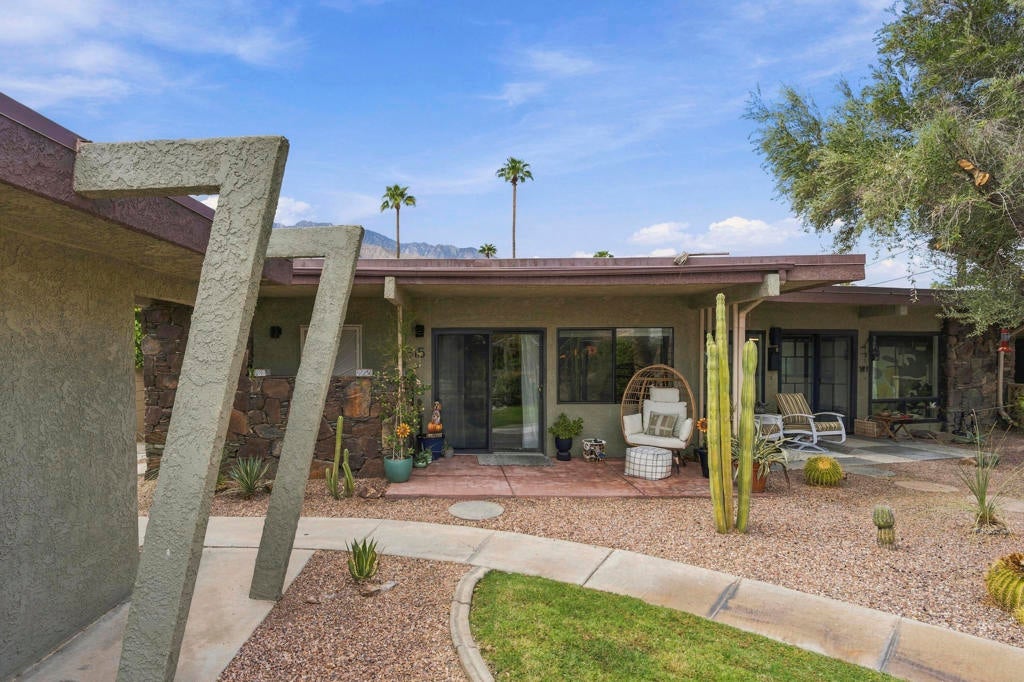 1815 E Tachevah Drive