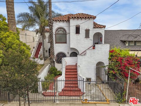Photo of 1716 Magnolia Avenue, Los Angeles, CA 90006 (MLS # 25625505)