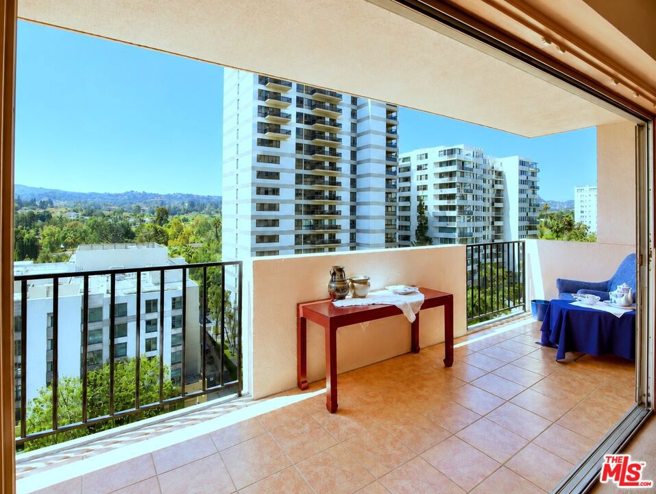 10450 Wilshire Boulevard 10J