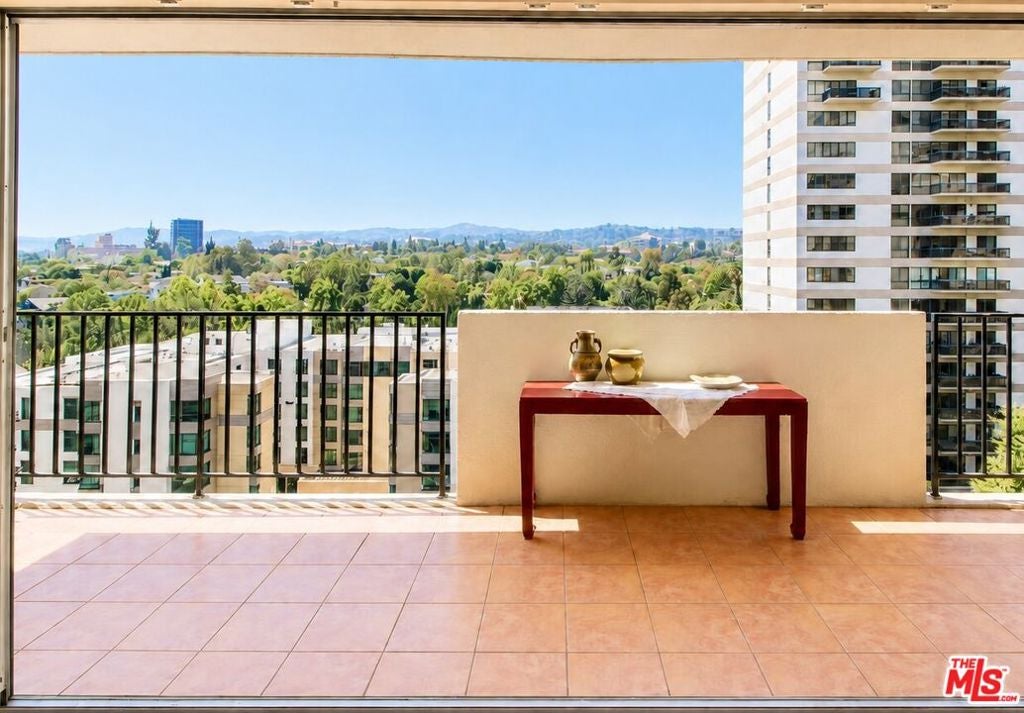 Photo of 10450 Wilshire Boulevard #10J, Los Angeles, CA 90024 (MLS # 26865761)