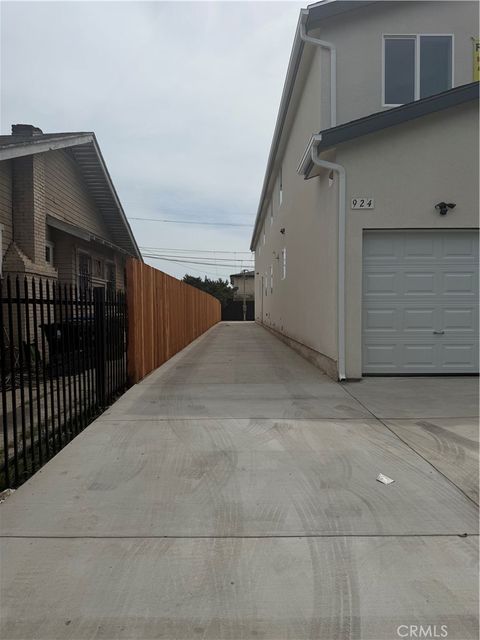 Photo of 924 W 75th St, Los Angeles, CA 90044 (MLS # DW26082417)