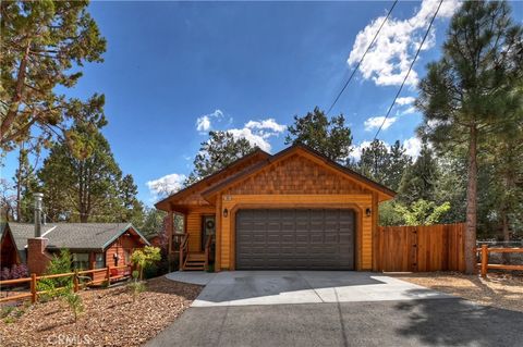Photo of 365 Santa Barbara Avenue, Sugarloaf, CA 92386 (MLS # IG25195461)