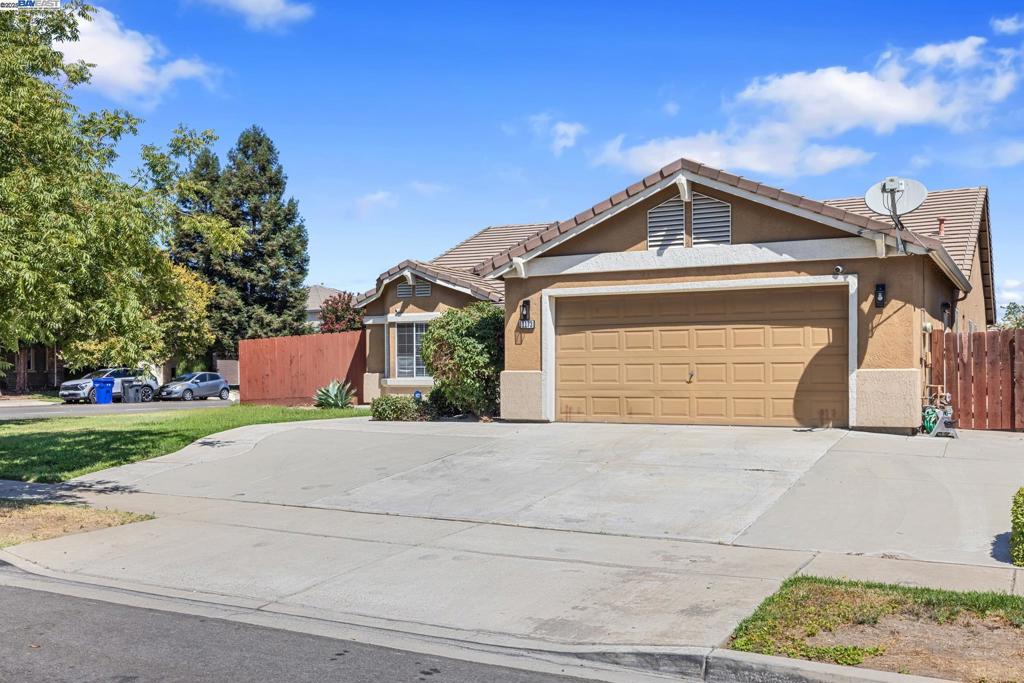 Rare single story home sitting on premium 8,000 Sq. ft. corner lot. 4 car garage. This home offers a newer gas stove and dish washer, freshly painted inside, quartz counter top in kitchen, new blinds throughout, updated light fixtures, beautiful patio. conveniently located near schools & shopping. Too much to list. Hurry, this one won't last.