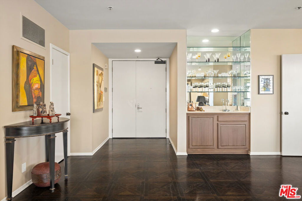 10560 Wilshire Boulevard 404