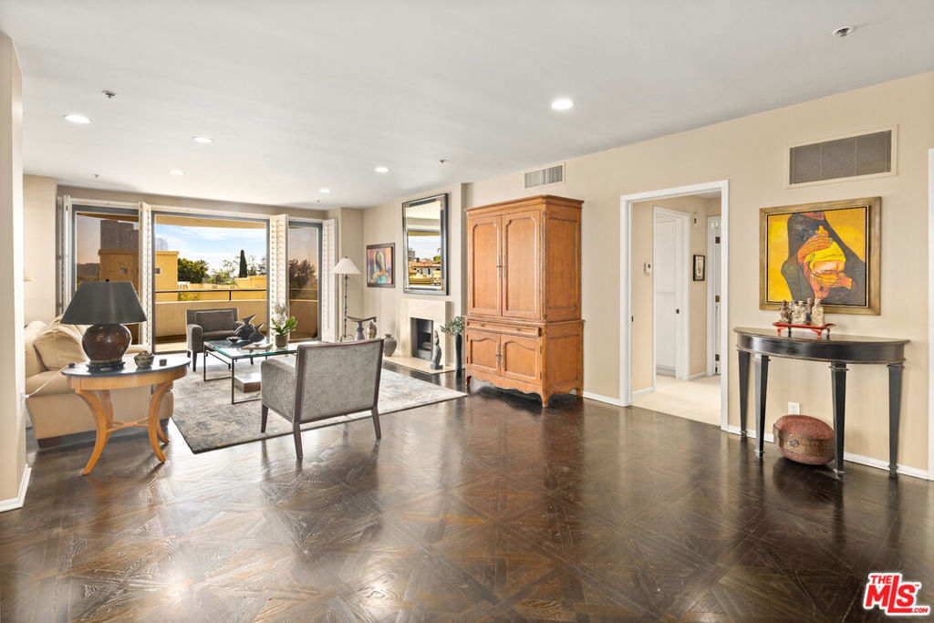 10560 Wilshire Boulevard 404