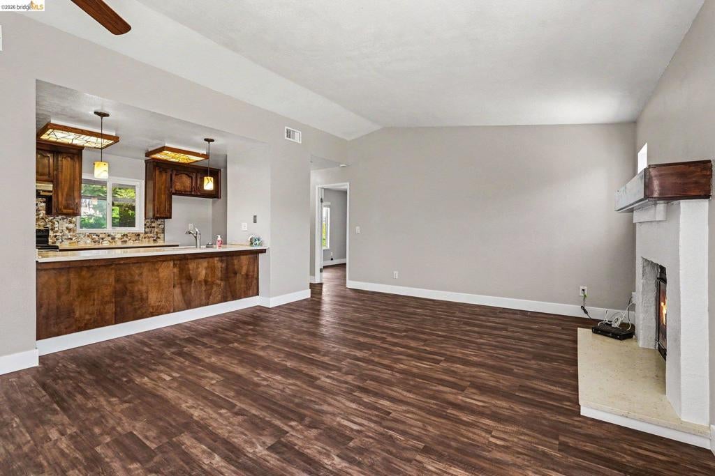 1303 Crane Dr