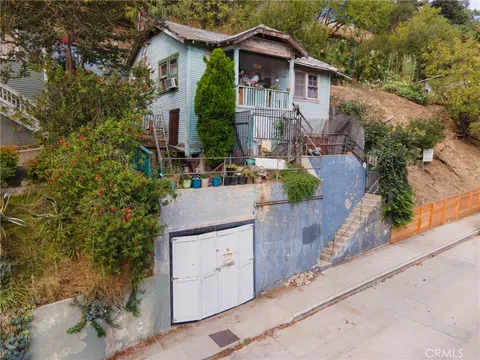 325 Museum Dr, Los Angeles, CA 90065 - MLS#: IG25217897