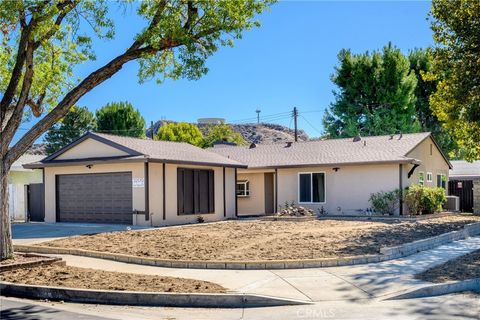 Photo of 22570 Los Tigres Drive, Saugus, CA 91350 (MLS # GD25246353)