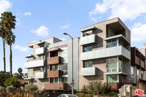 Photo of 333 S Wilton Place #4, Los Angeles, CA 90020 (MLS # 25486387)