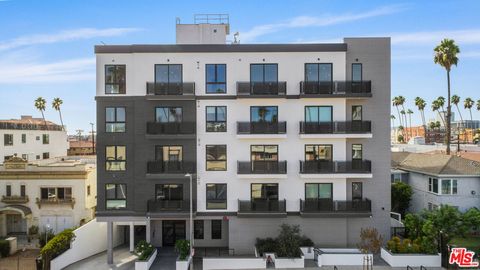 Photo of 927 Fedora Street #402, Los Angeles, CA 90006 (MLS # 25590115)