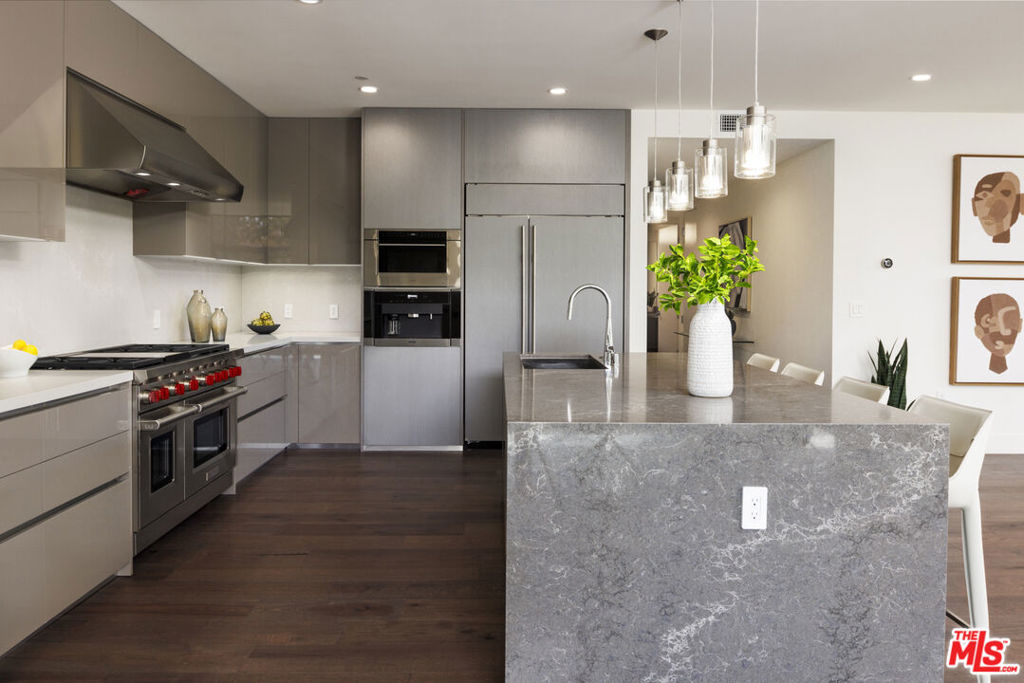 Properties 2 425 N Palm Drive 204