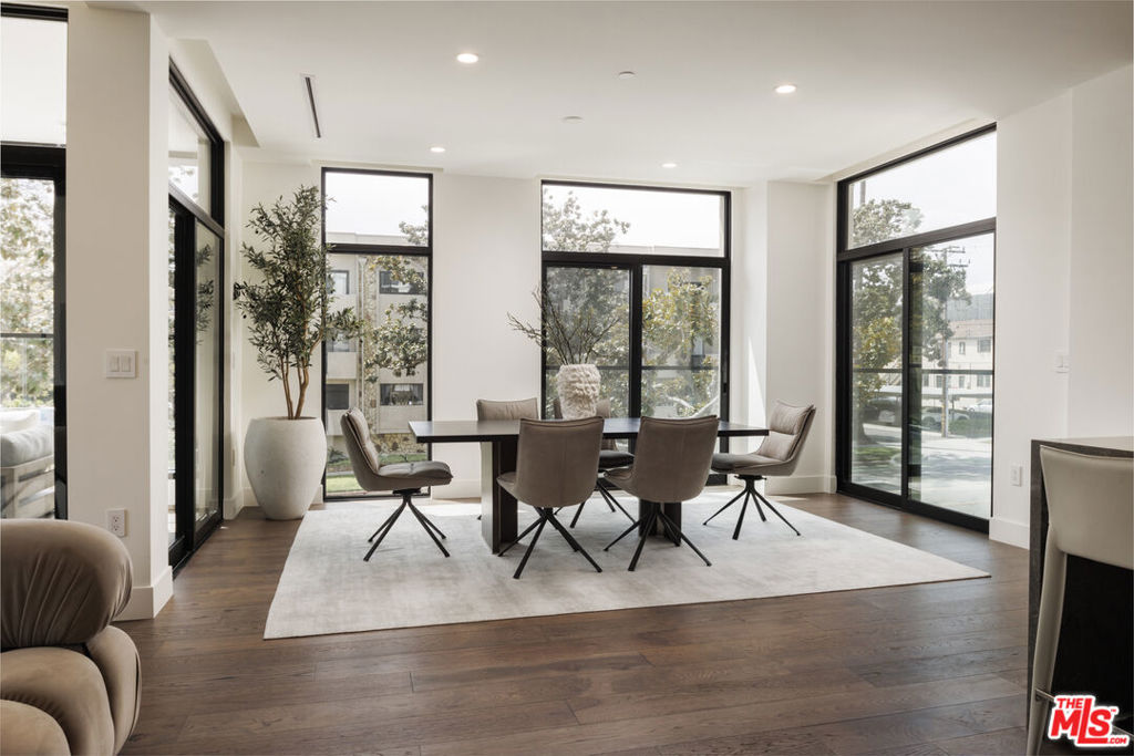 Properties 3 425 N Palm Drive 204
