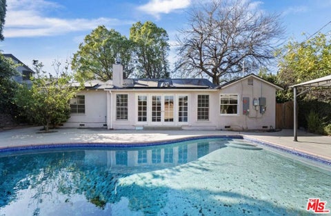 Photo of 6114 Buffalo Avenue, Van Nuys, CA 91401 (MLS # 26996321)