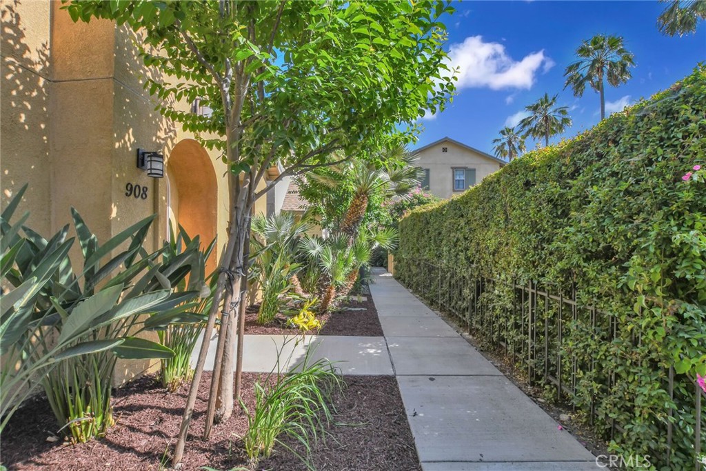 908 N Alameda Avenue