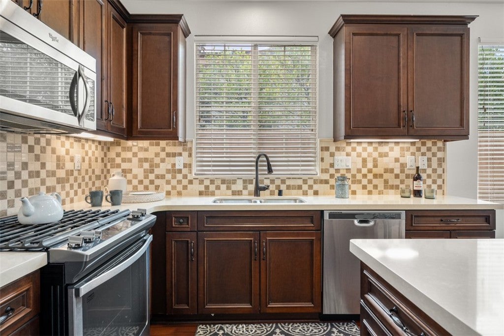 177 Bright Poppy, Irvine CA 92618 - Photo 6