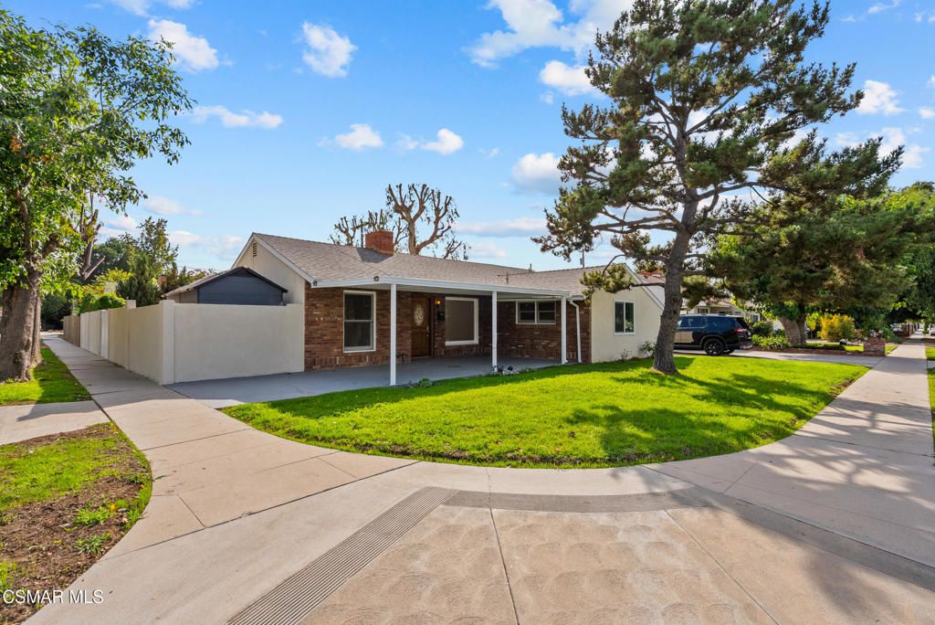 Photo of 17400 Hemmingway Street, Northridge, CA 91325 (MLS # 226000247)