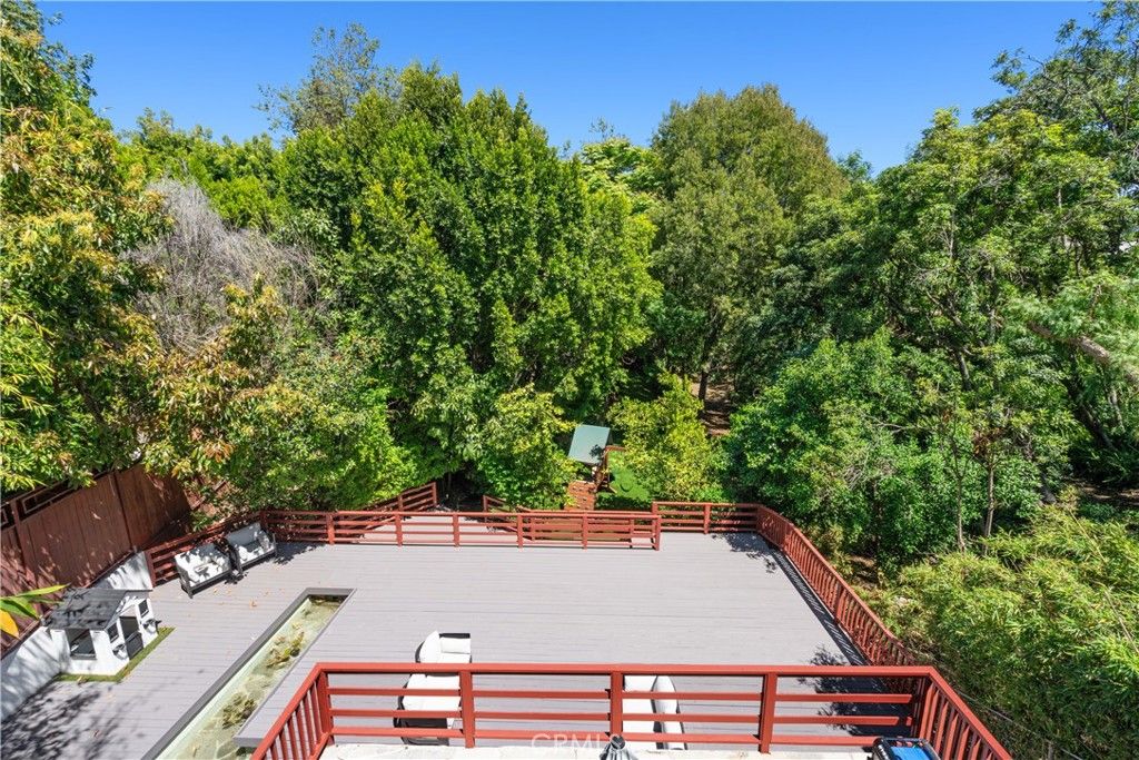 Photo of 7670 Woodrow Wilson Dr, Los Angeles, CA 90046 (MLS # SR25246816)