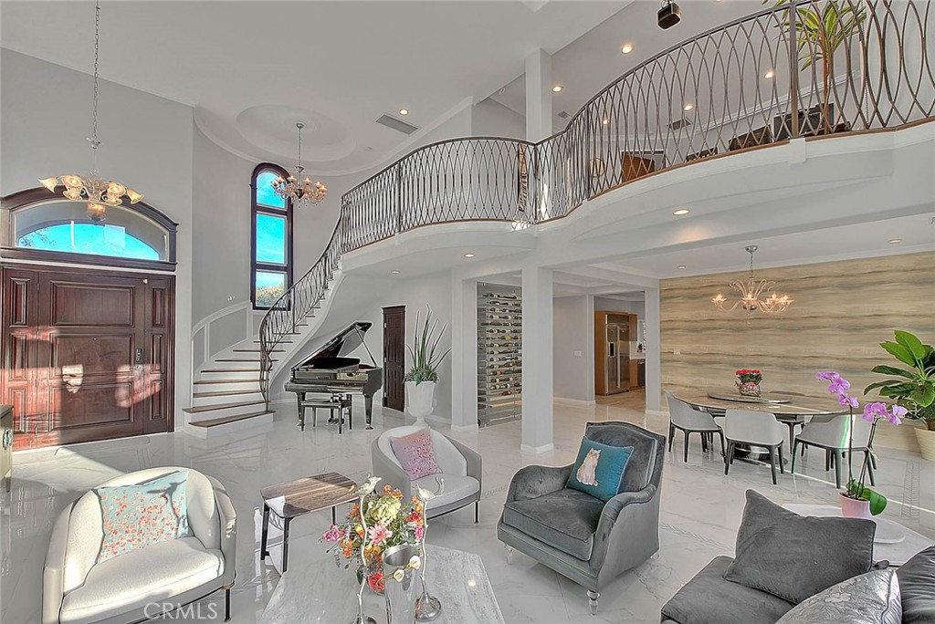 1025 N Horseshoe Bend