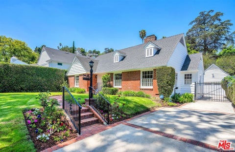 Photo of 4049 Benedict Canyon Drive, Sherman Oaks, CA 91423 (MLS # 26869113)
