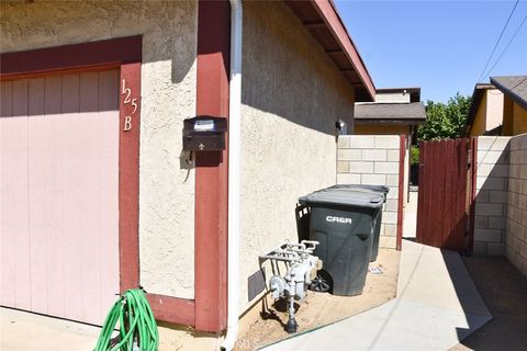 Photo of 125 S Cypress St, Orange, CA 92866 (MLS # PW25241337) Photo of 125 S Cypress St, Orange, CA 92866 (MLS # PW25241337)
