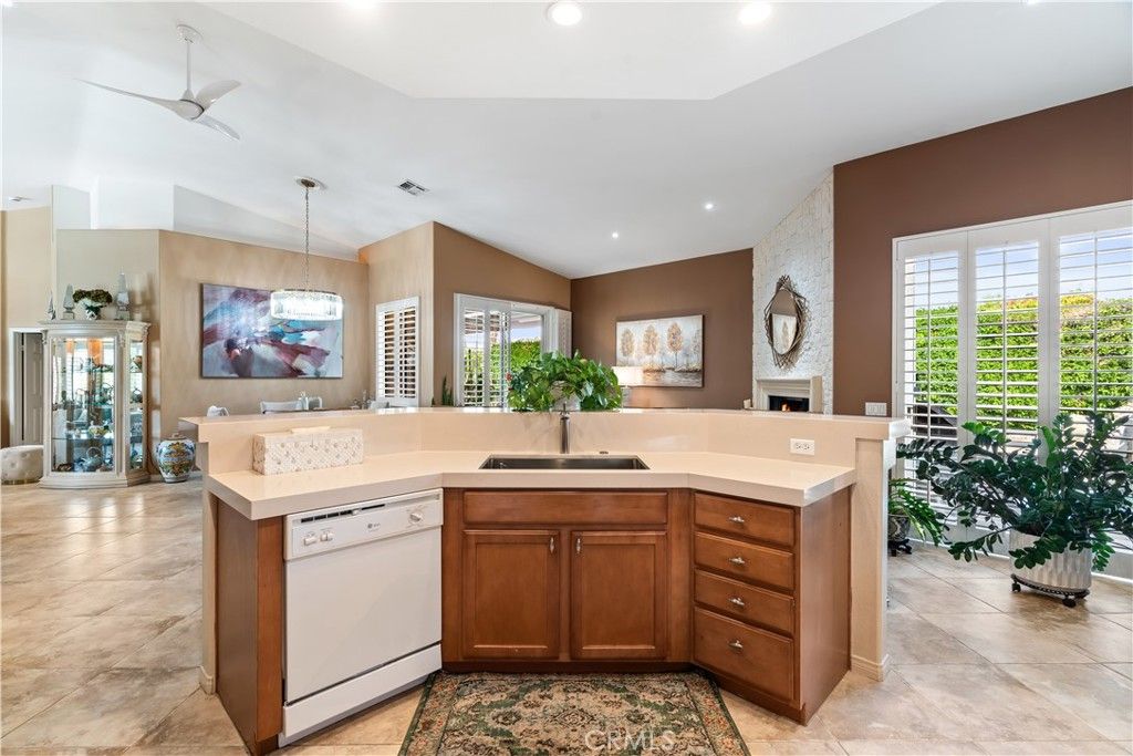 listing image 130721821346969592551