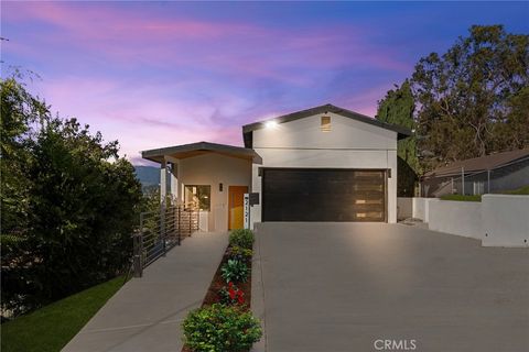 Photo of 2121 Baxter St, Echo Park, CA 90039 (MLS # SR25240433)