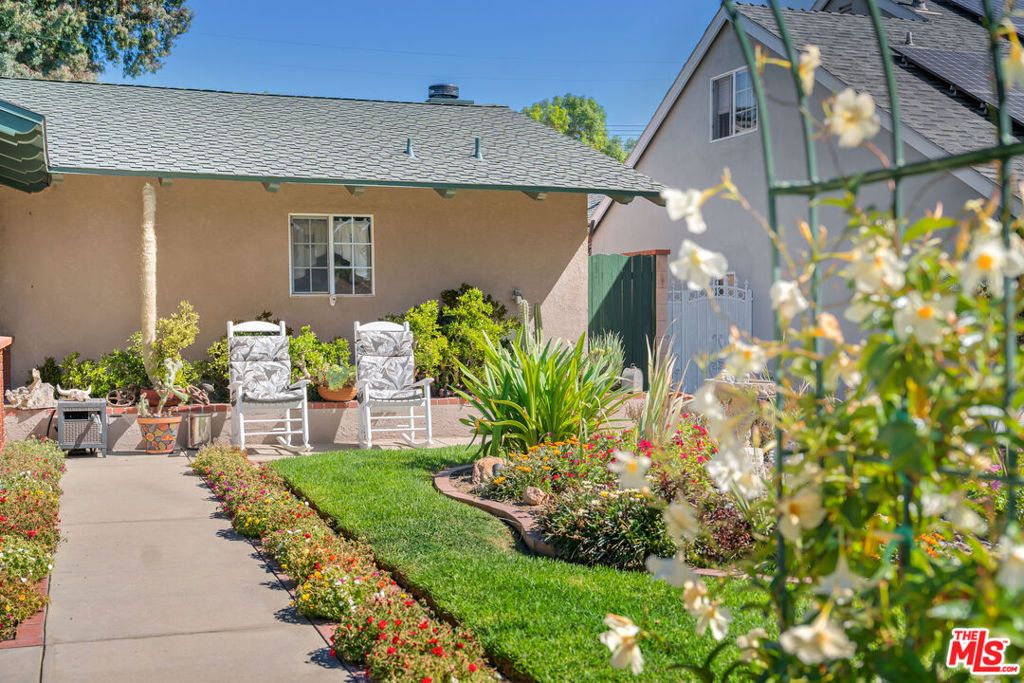 Photo of 10042 Sunnybrae Avenue, Chatsworth, CA 91311 (MLS # 25598659)