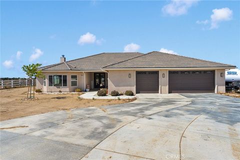 Photo of 9926 Fir St St, Oak Hills, CA 92344 (MLS # HD26082297)