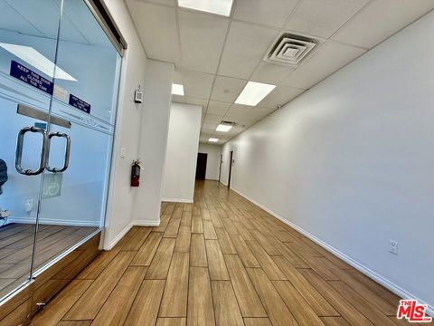 Photo of 20011 Ventura Boulevard #1007, Woodland Hills, CA 91364 (MLS # 26652911)