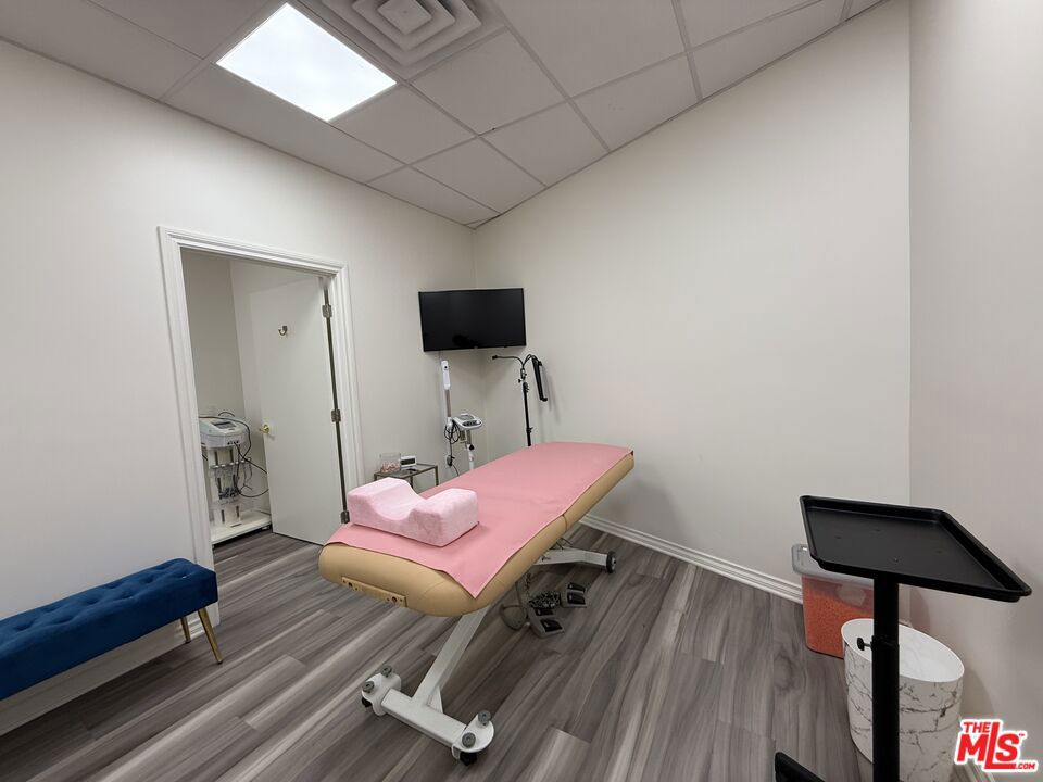 20011 Ventura Boulevard 1007