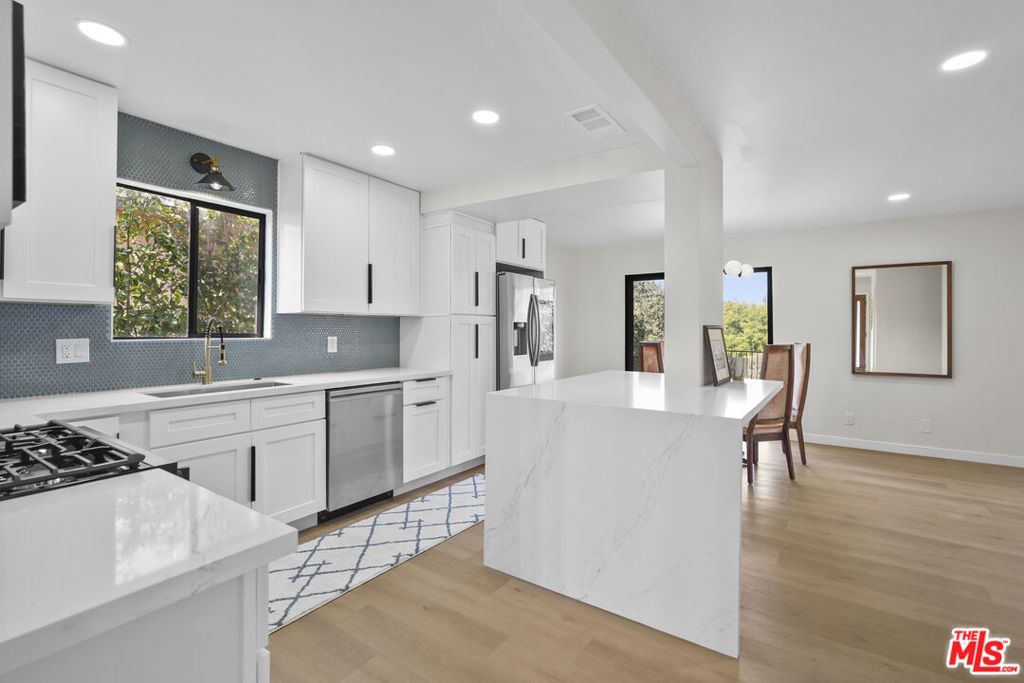 Photo of 531 Benson Way, Thousand Oaks, CA 91360 (MLS # 26637123)