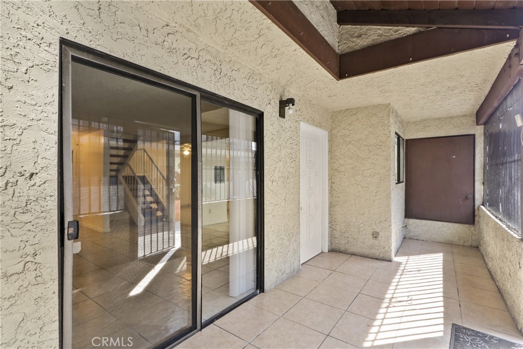 1239 W Rosecrans 26