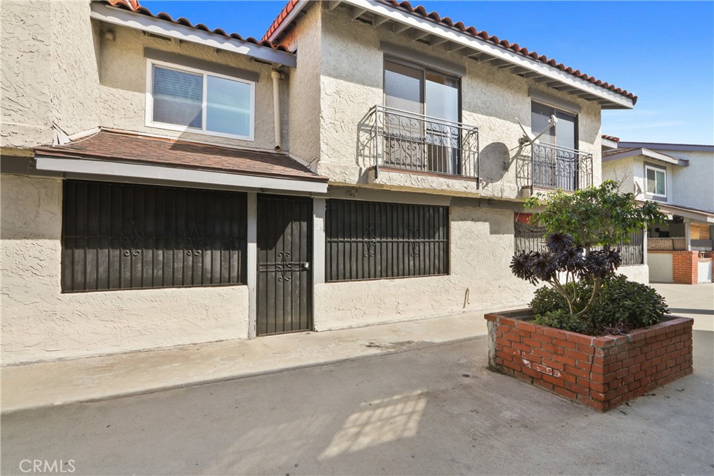 1239 W Rosecrans 26