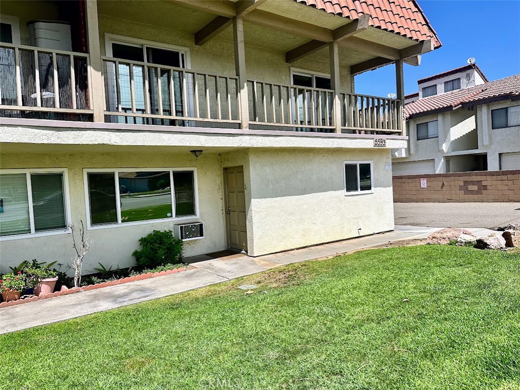 5593 Pioneer Boulevard 1