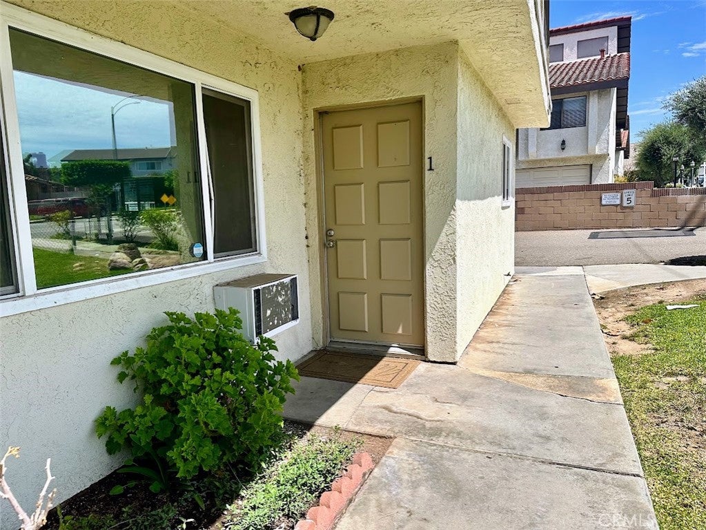 5593 Pioneer Boulevard 1
