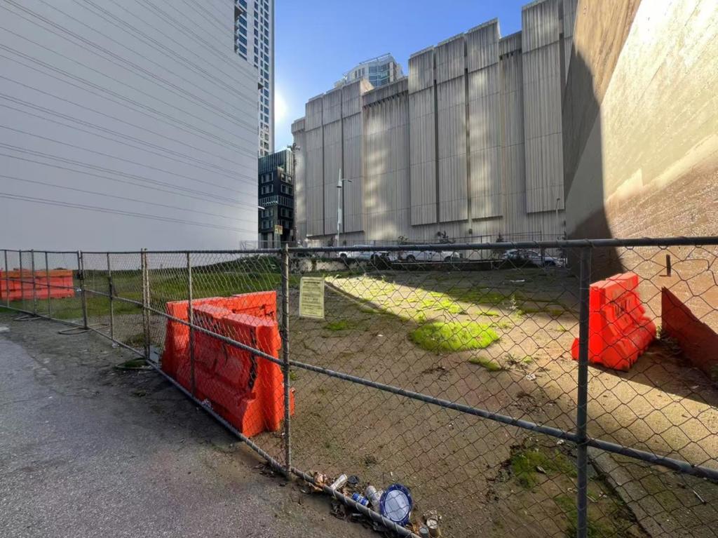 325 Fremont Street