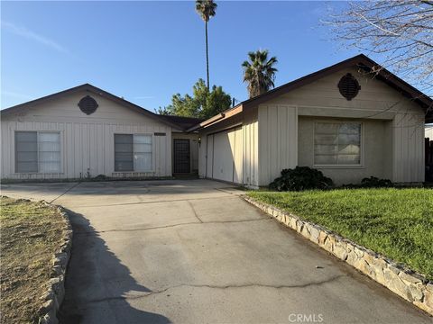 Photo of 41487 Merriwood Dr, Hemet, CA 92544 (MLS # SW26031741)